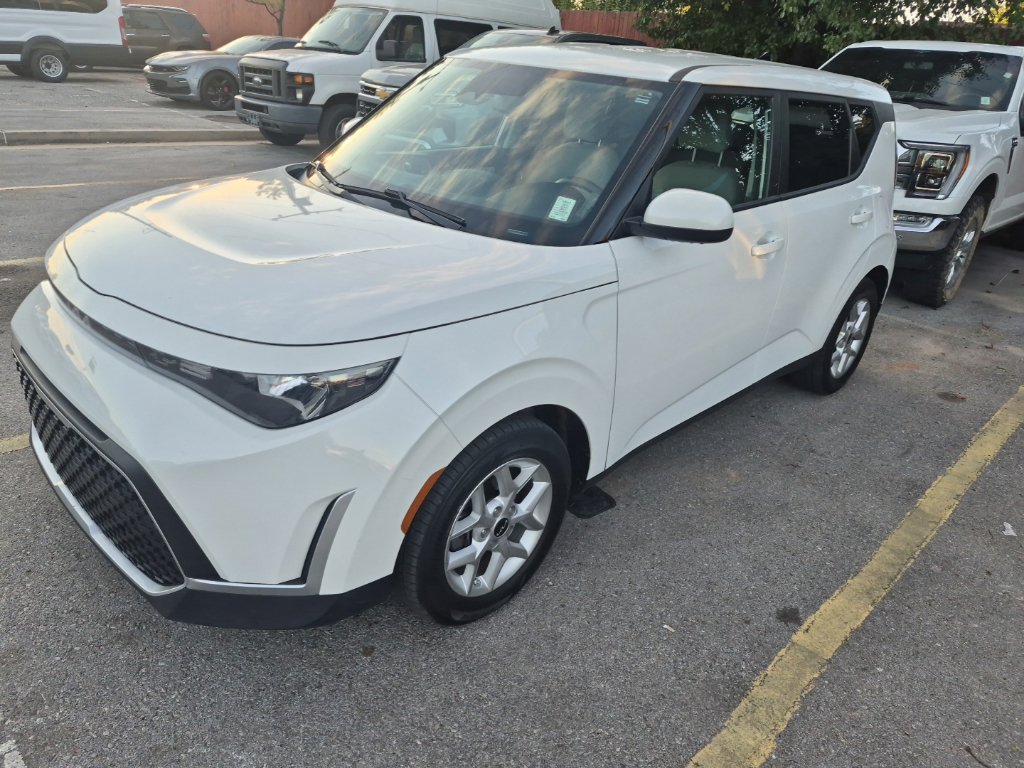 Used 2024 Kia Soul LX w/ LX Technology Package FWD image 5