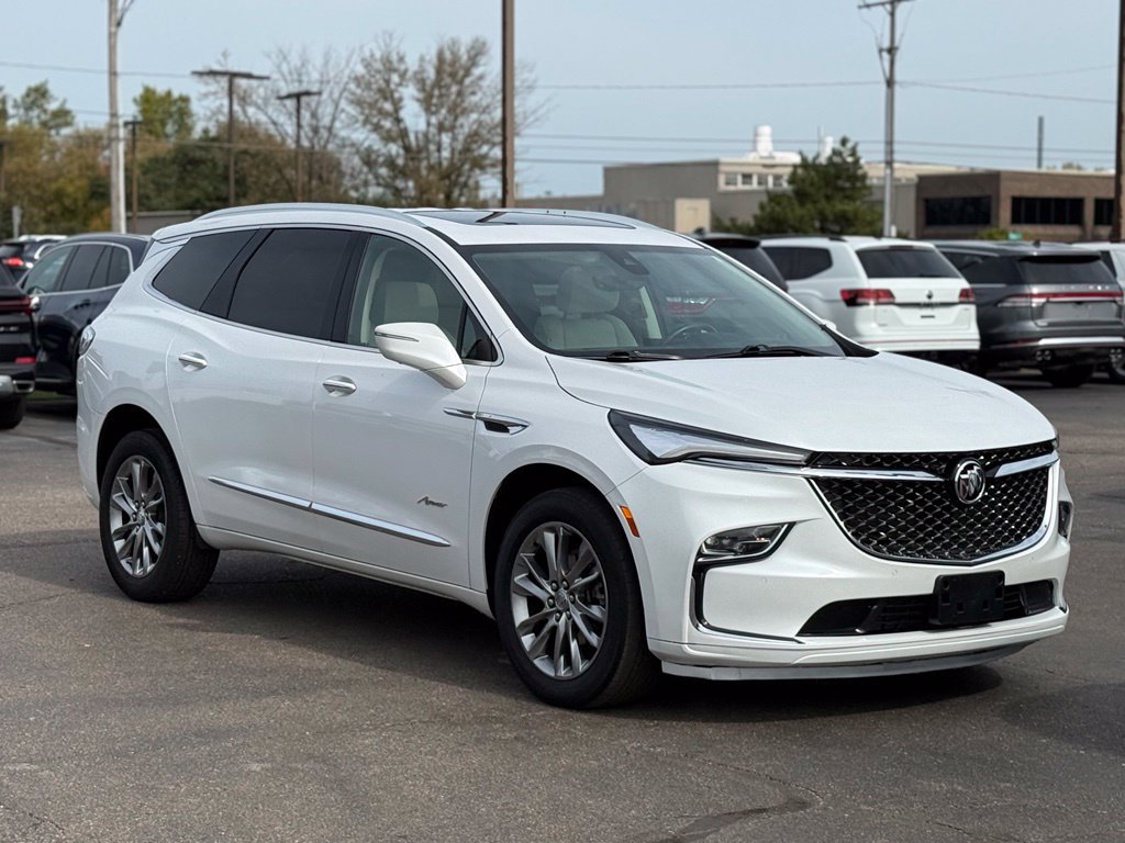 Used 2023 Buick Enclave Avenir w/ Avenir Technology Package AWD/4WD image 32