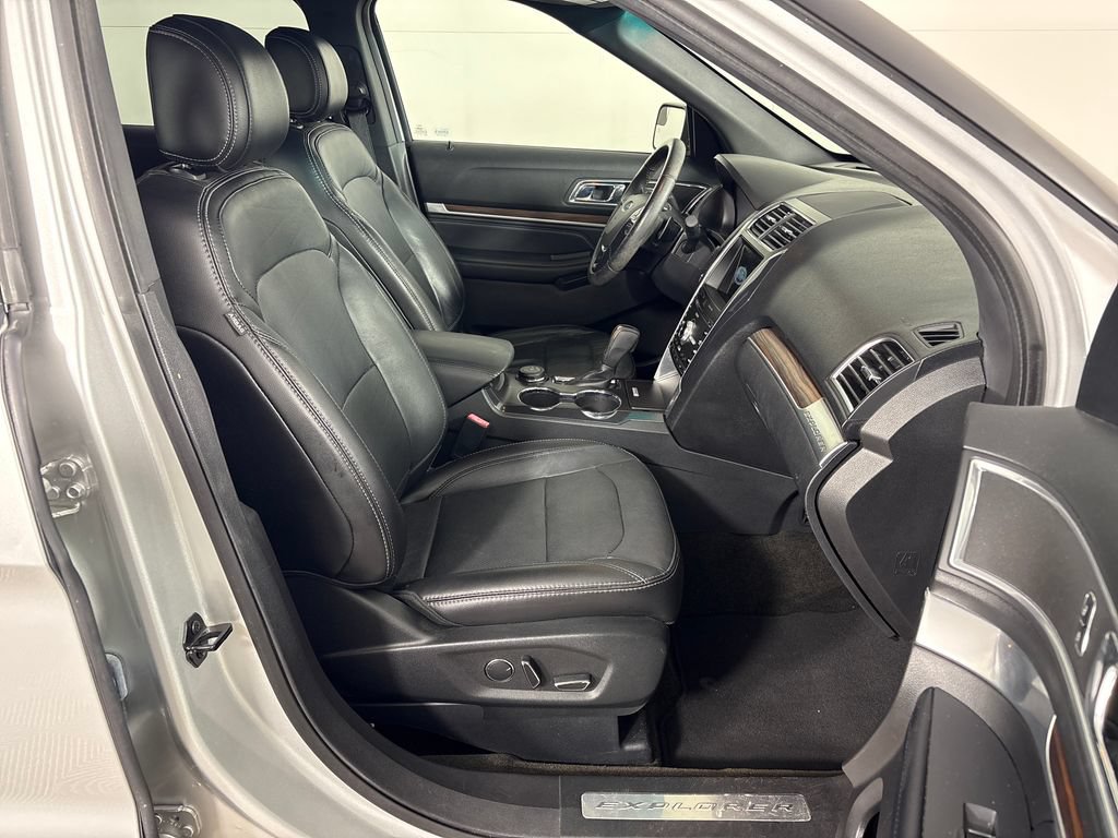 Certified 2017 Ford Explorer Limited AWD/4WD image 6