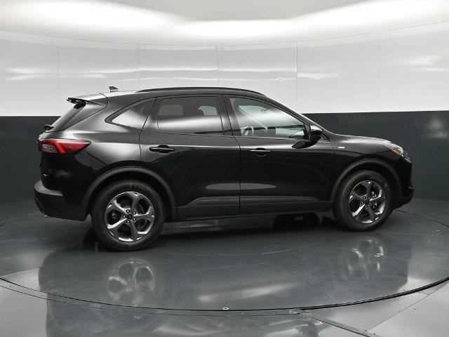 Certified 2025 Ford Escape ST-Line Select AWD/4WD image 2