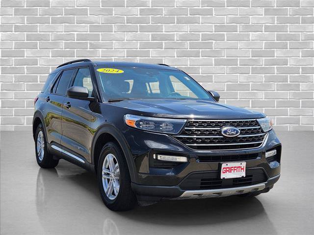 Certified 2024 Ford Explorer XLT w/ Equipment Group 202A RWD image 3