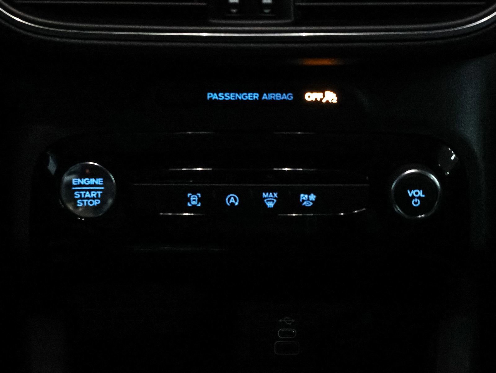 Certified 2025 Ford Escape Platinum AWD/4WD image 26