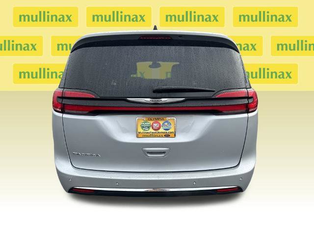 Used 2024 Chrysler Pacifica Touring-L image 32