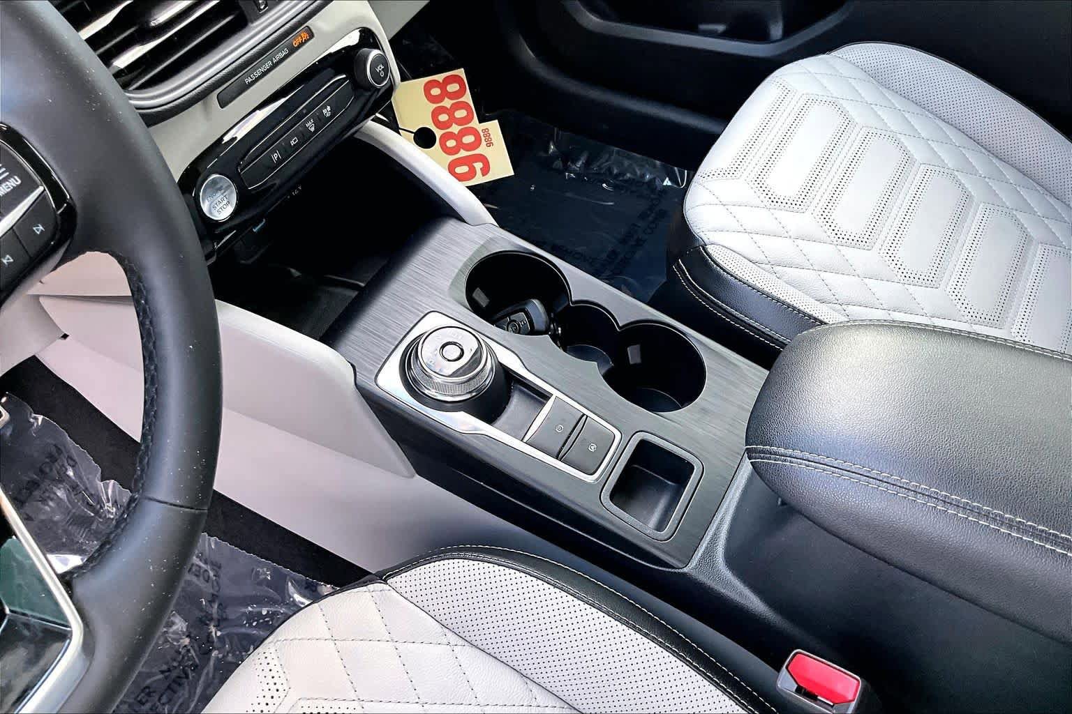 Certified 2023 Ford Escape Platinum w/ Premium Technology Package FWD image 17