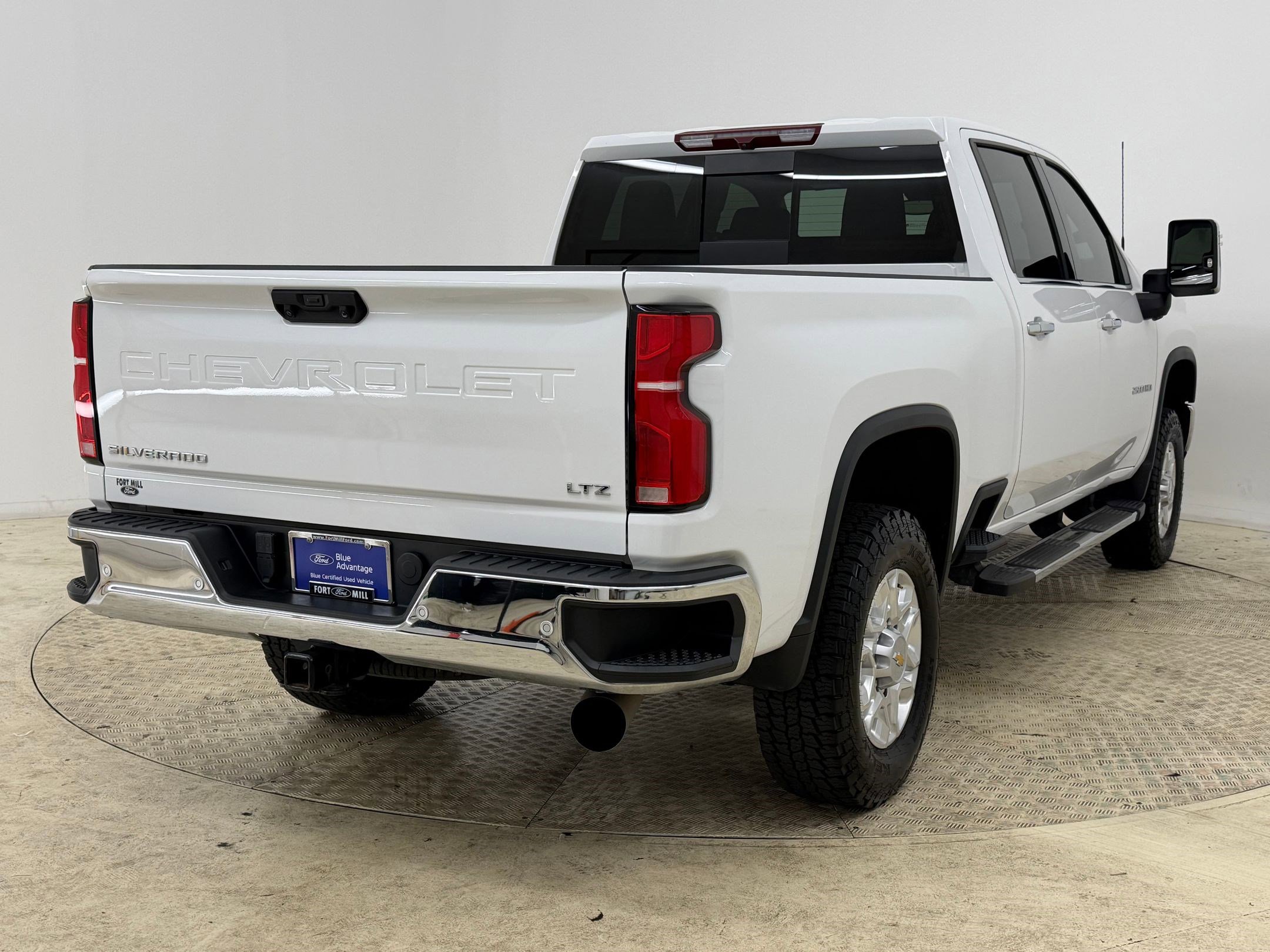 Used 2024 Chevrolet Silverado 2500 LTZ w/ LTZ Plus Package image 8