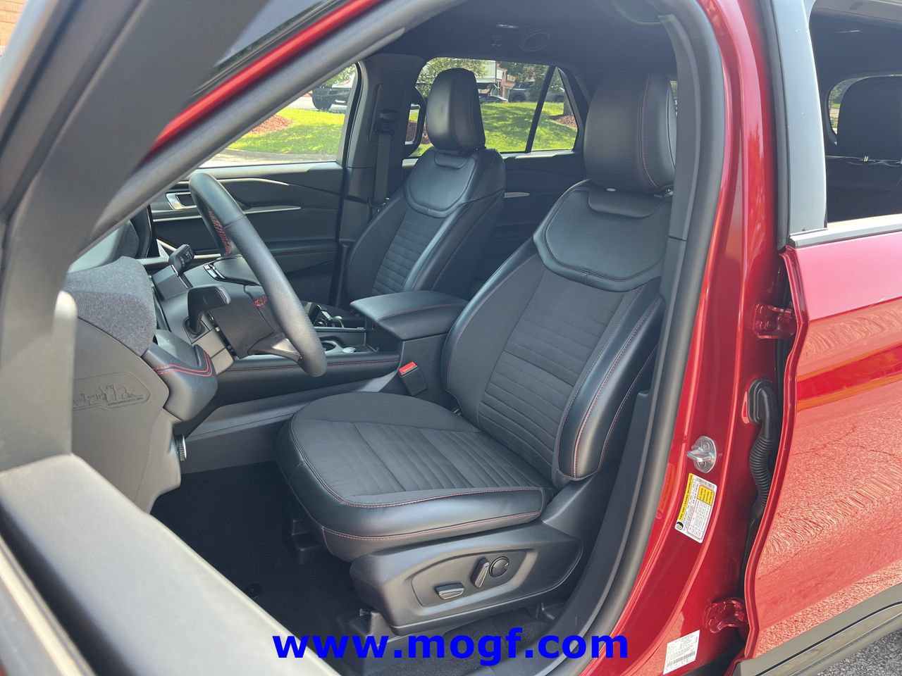 Certified 2025 Ford Explorer ST-Line AWD/4WD image 18