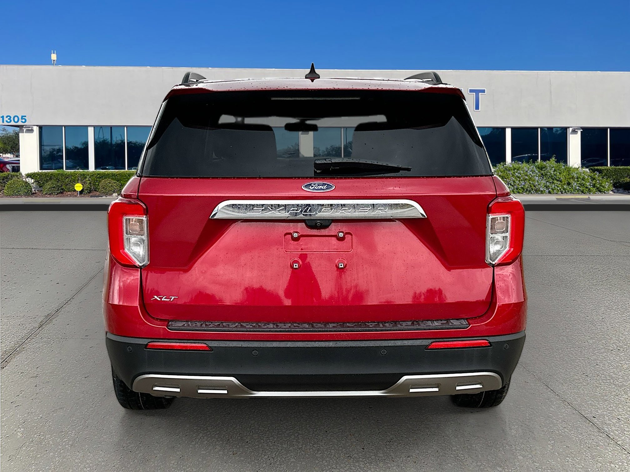 Certified 2022 Ford Explorer XLT w/ Equipment Group 202A RWD image 6