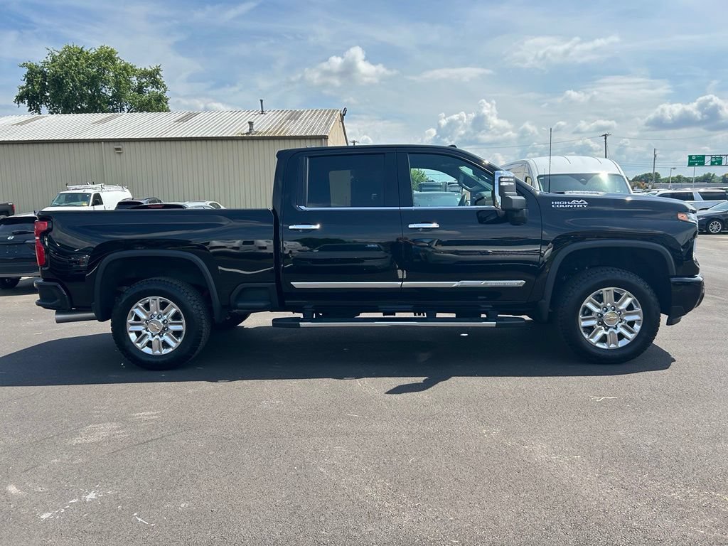 Used 2025 Chevrolet Silverado 2500 High Country w/ High Country Premium Package AWD/4WD image 9