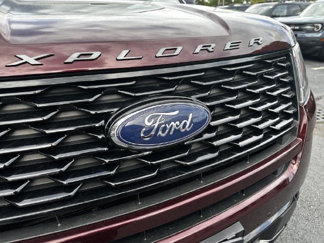 Certified 2018 Ford Explorer Sport w/ Ford Safe & Smart Package AWD/4WD image 10