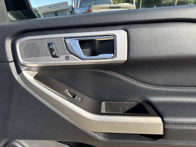 Certified 2022 Ford Explorer Limited w/ Equipment Group 301A RWD image 16