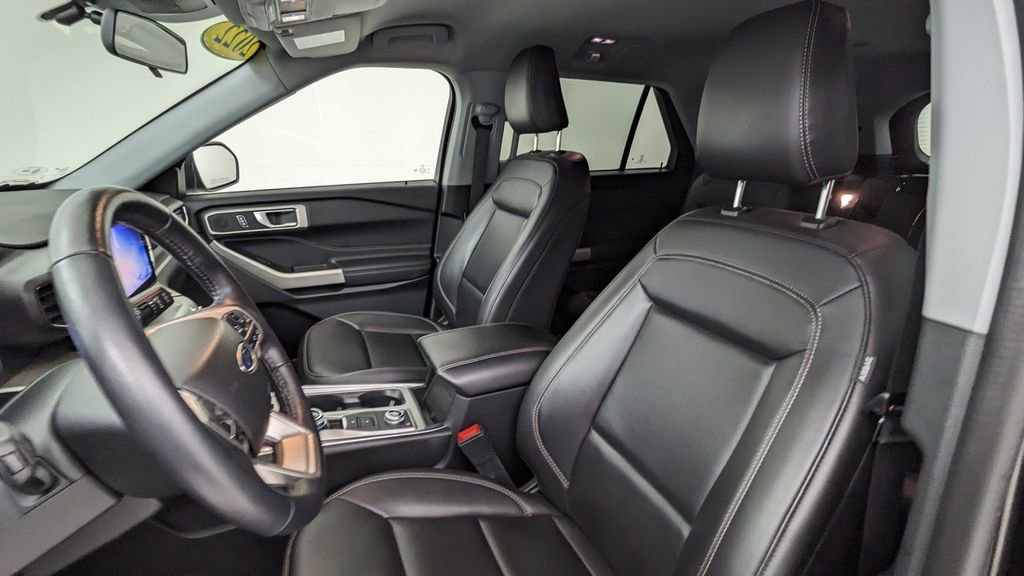 Certified 2022 Ford Explorer XLT w/ Equipment Group 202A image 2