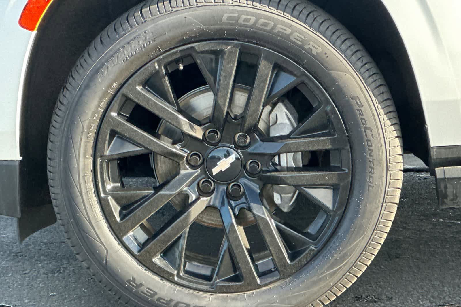Used 2023 Chevrolet Tahoe Premier AWD/4WD image 28
