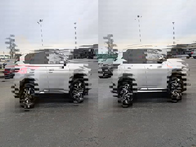 Used 2021 Nissan Rogue Platinum image 6