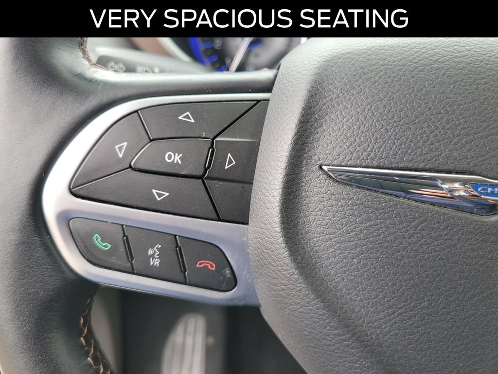 Used 2017 Chrysler Pacifica Touring-L FWD image 22