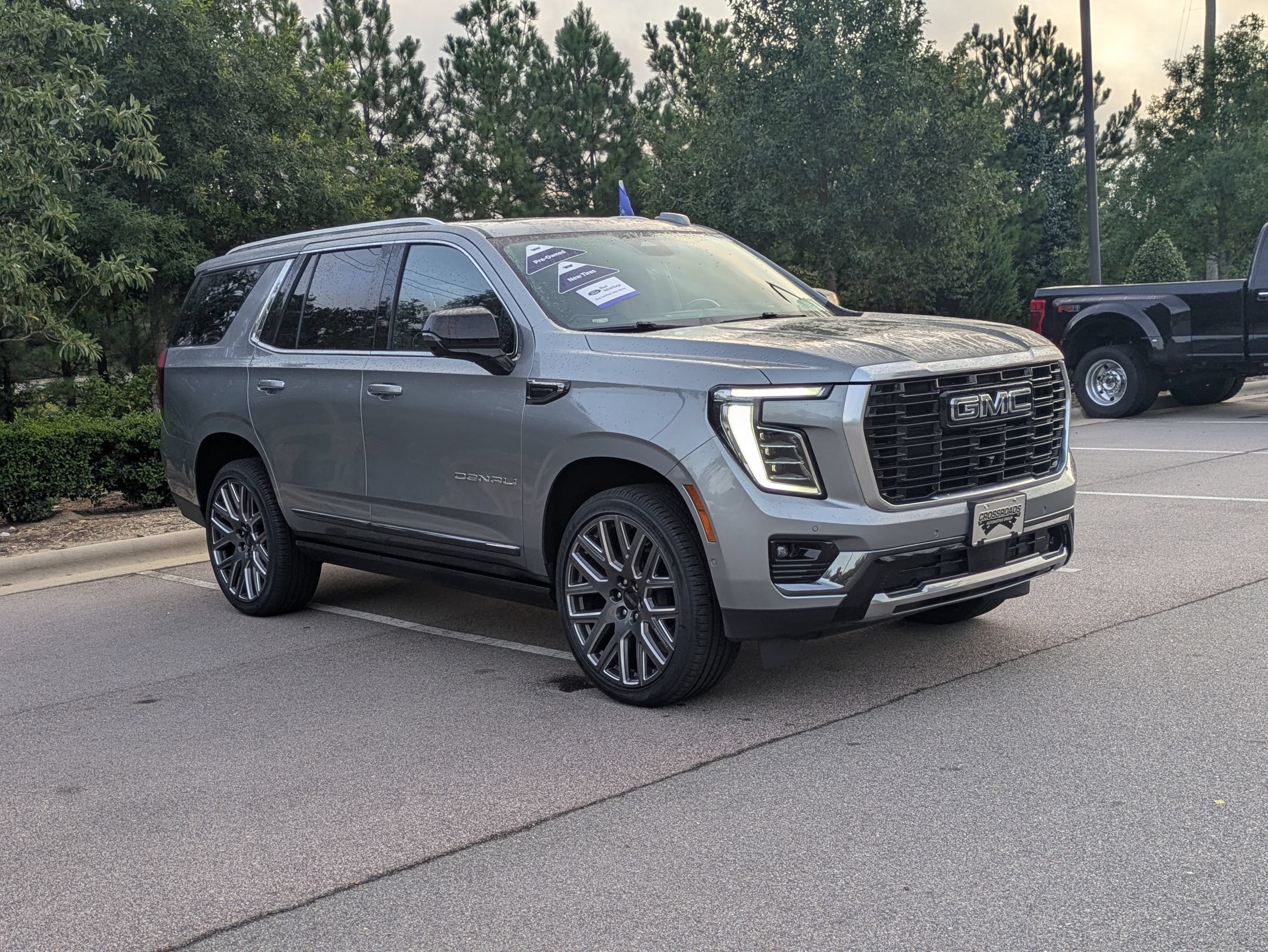 Used 2025 GMC Yukon Denali Ultimate AWD/4WD image 2
