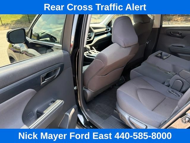 Used 2023 Toyota Highlander LE AWD/4WD image 22