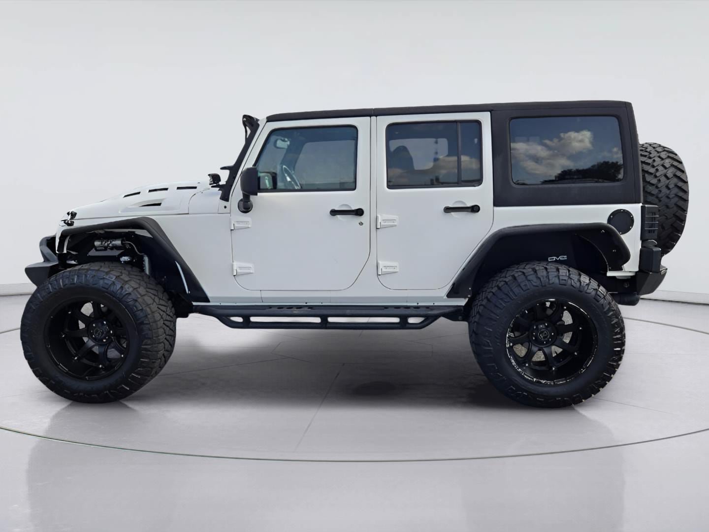 Used 2017 Jeep Wrangler Unlimited Rubicon w/ Connectivity Group AWD/4WD image 5