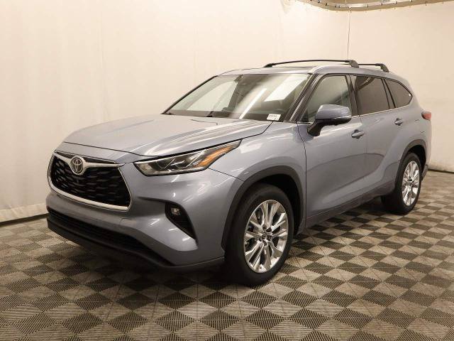 Used 2023 Toyota Highlander Limited FWD image 6