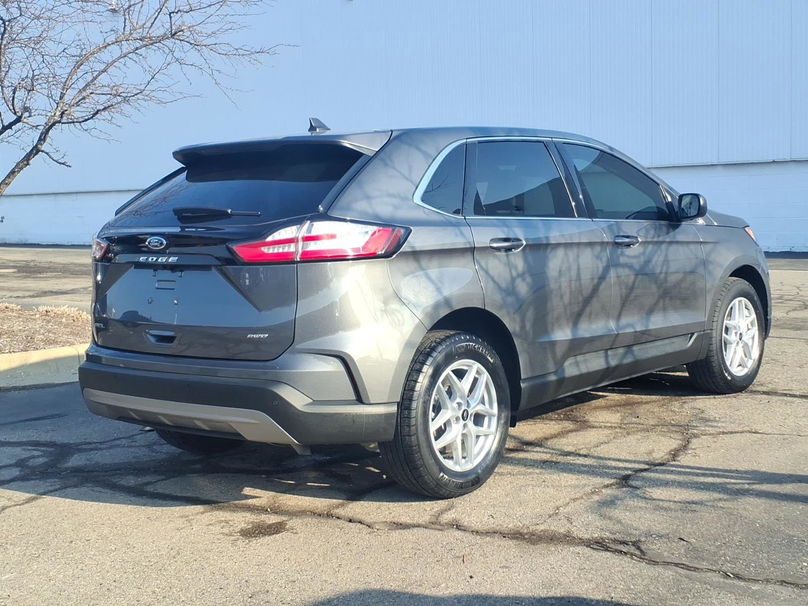 Certified 2024 Ford Edge SEL w/ Convenience Package AWD/4WD image 4