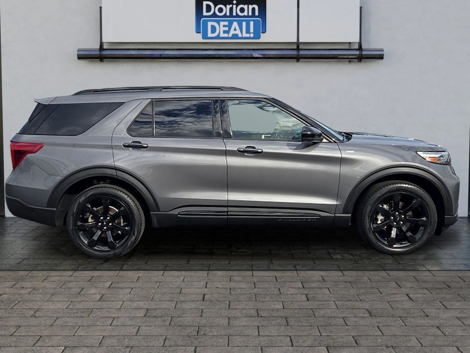 Certified 2023 Ford Explorer ST-Line AWD/4WD image 2