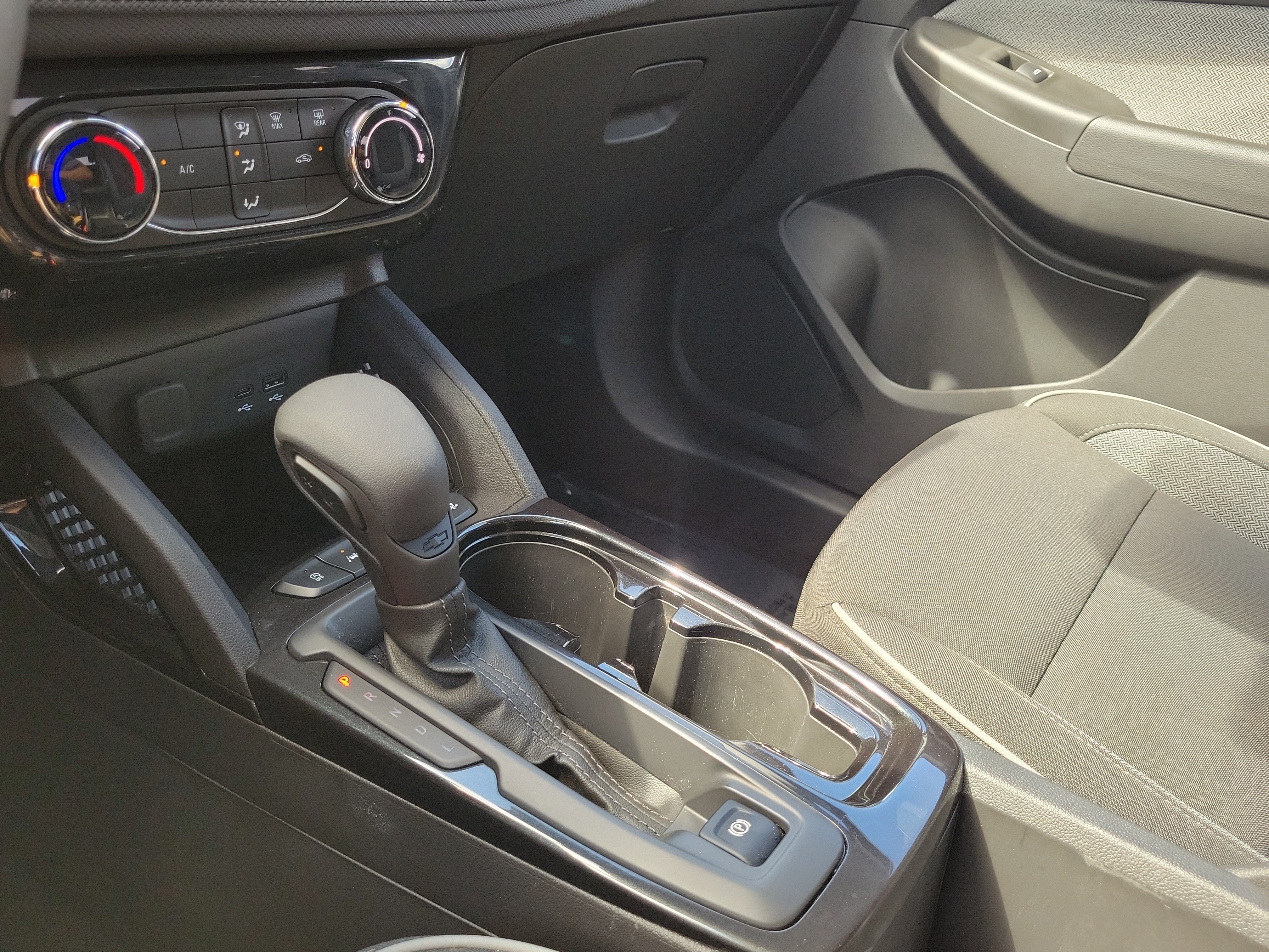 Used 2024 Chevrolet TrailBlazer LT FWD image 28