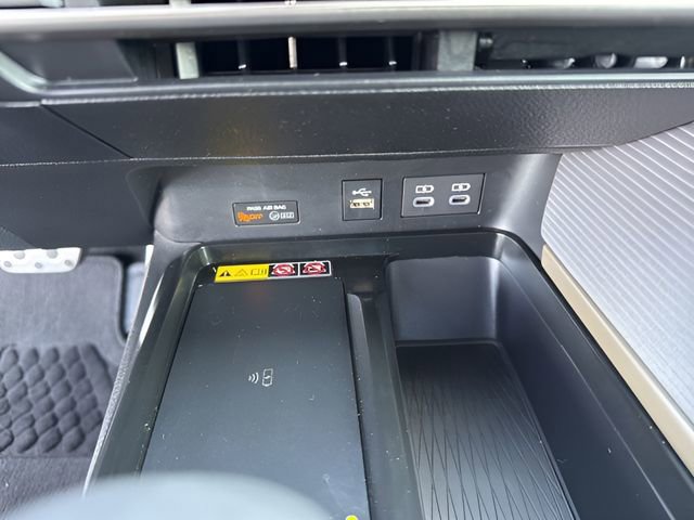 Used 2025 Toyota Camry SE w/ Convenience Package FWD image 28