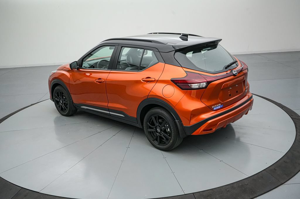 Used 2023 Nissan Kicks SR w/ SR Premium Package FWD image 6