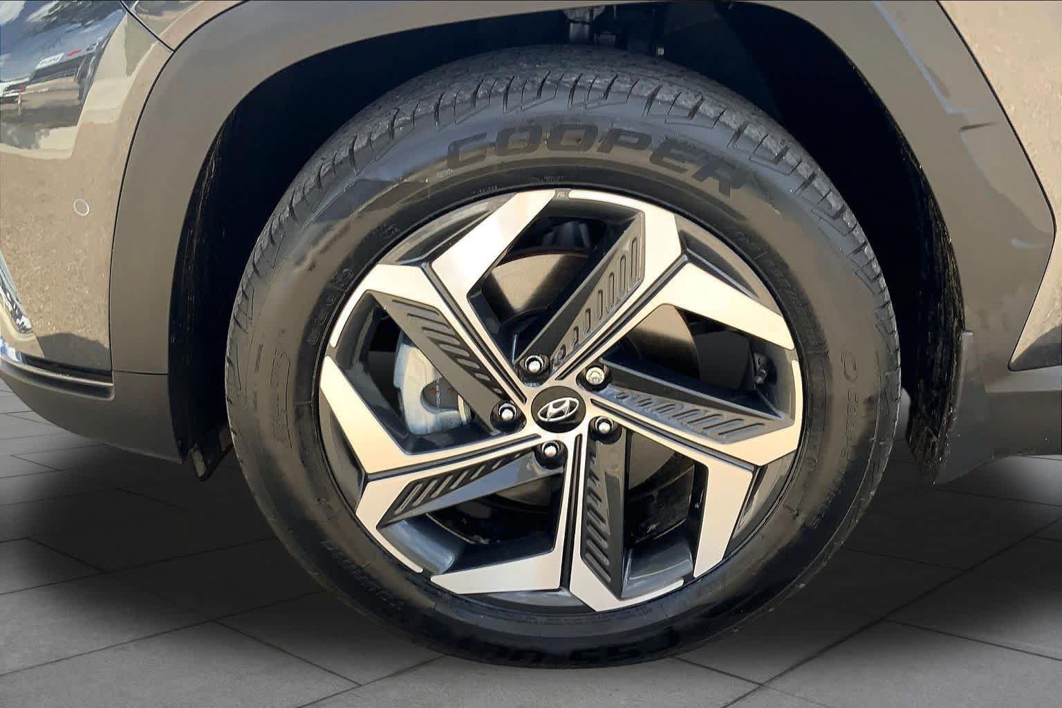 Used 2023 Hyundai Tucson Limited AWD/4WD image 11