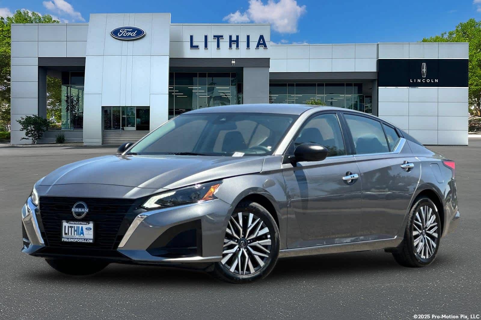 Used 2025 Nissan Altima 2.5 SV FWD image 1