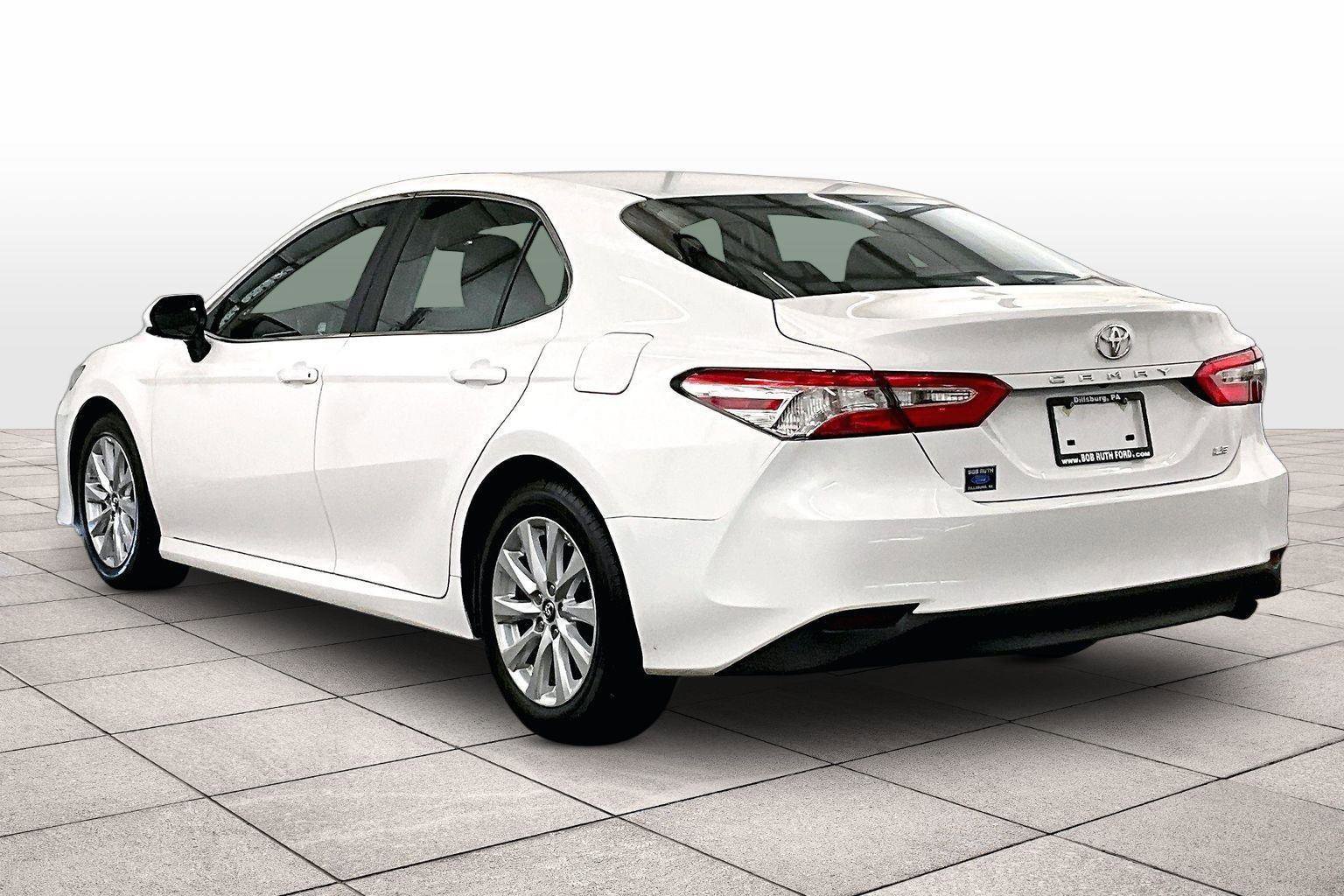 Used 2018 Toyota Camry LE image 4