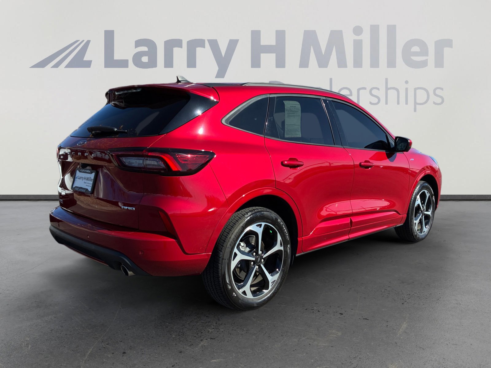 Certified 2023 Ford Escape ST-Line Select w/ Tech Pack #2 image 5