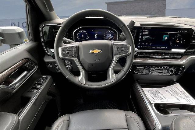 Used 2026 Chevrolet Silverado 2500 LTZ w/ LTZ Convenience Package AWD/4WD image 9