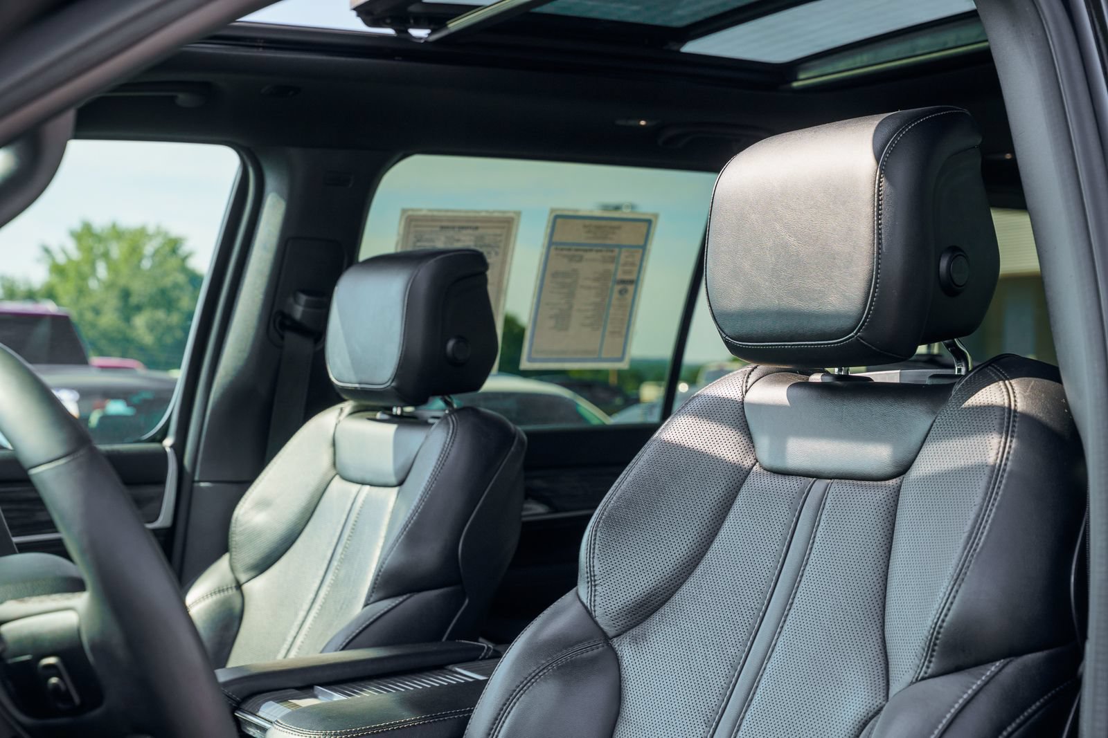 Used 2022 Jeep Wagoneer Series II w/ Premium Group I AWD/4WD image 25