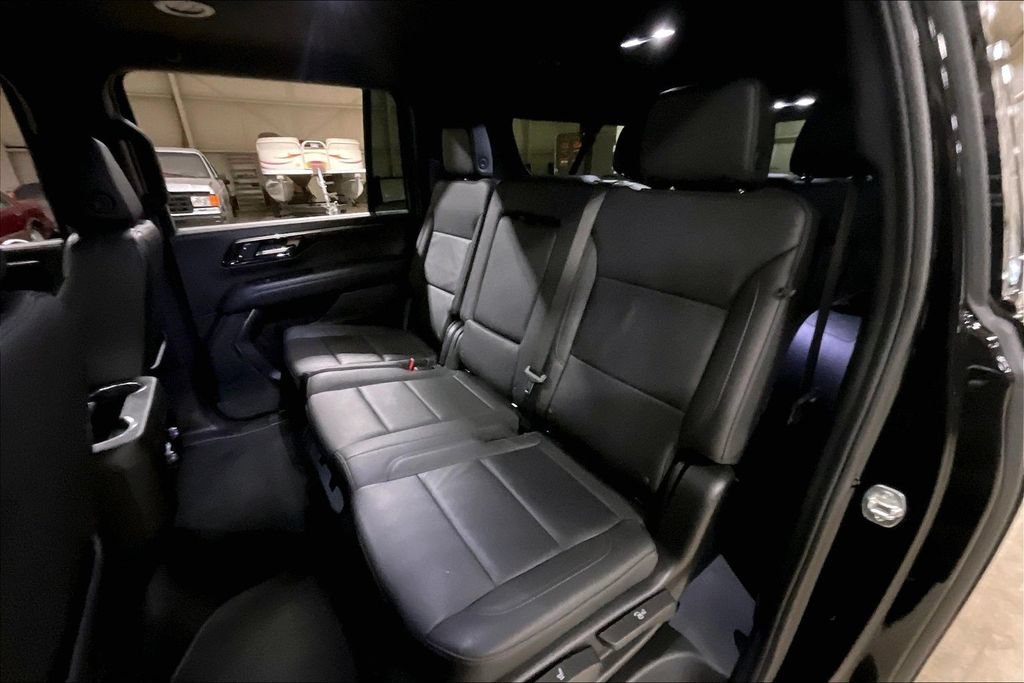 Used 2025 Chevrolet Suburban Z71 AWD/4WD image 24