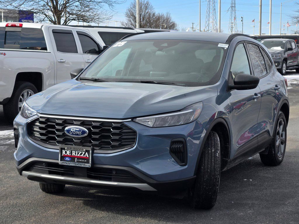 Certified 2025 Ford Escape ST-Line AWD/4WD image 3