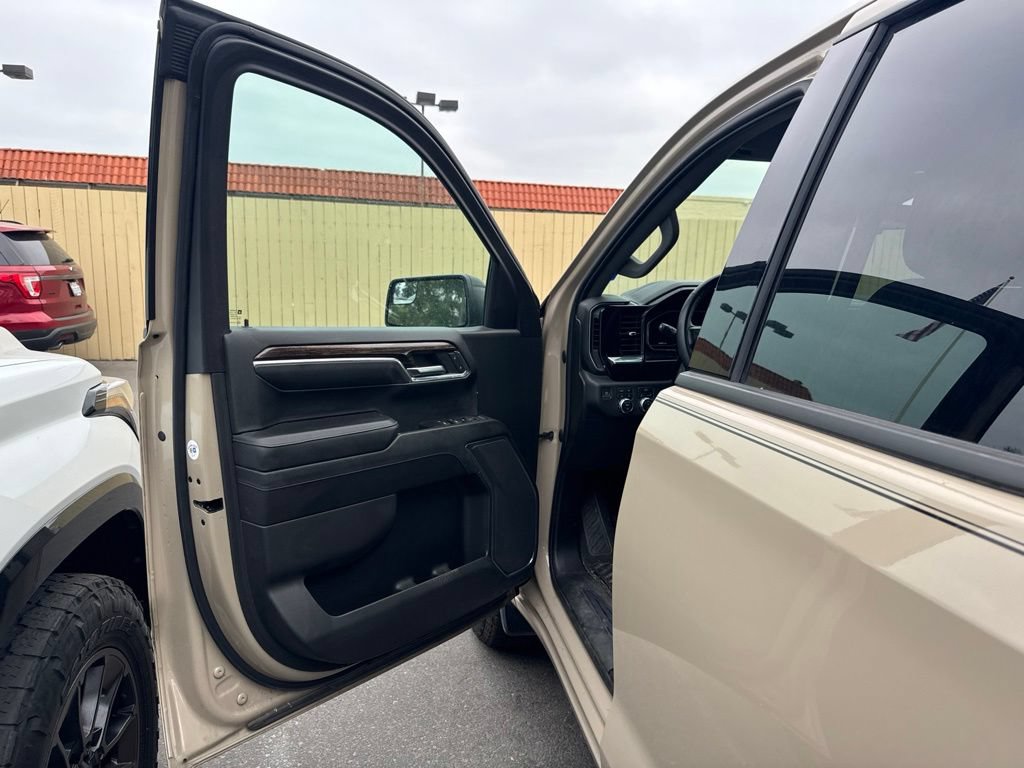 Used 2023 GMC Sierra 1500 Elevation w/ X31 Off-Road Package AWD/4WD image 7