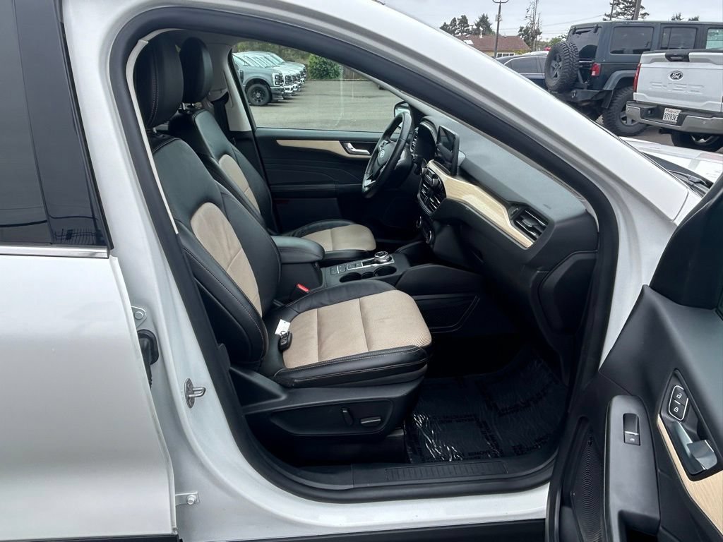 Certified 2022 Ford Escape Titanium w/ Titanium Elite Package AWD/4WD image 30