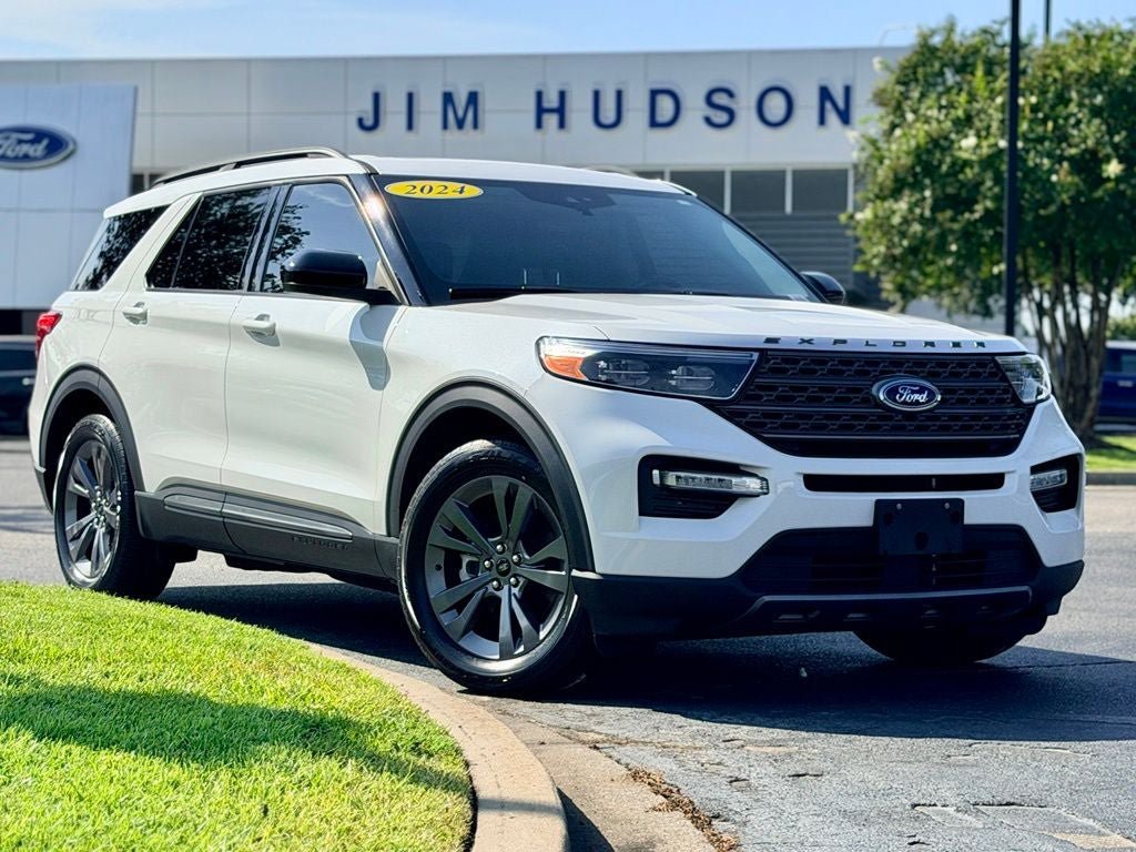 Certified 2024 Ford Explorer XLT w/ Equipment Group 202A RWD image 2
