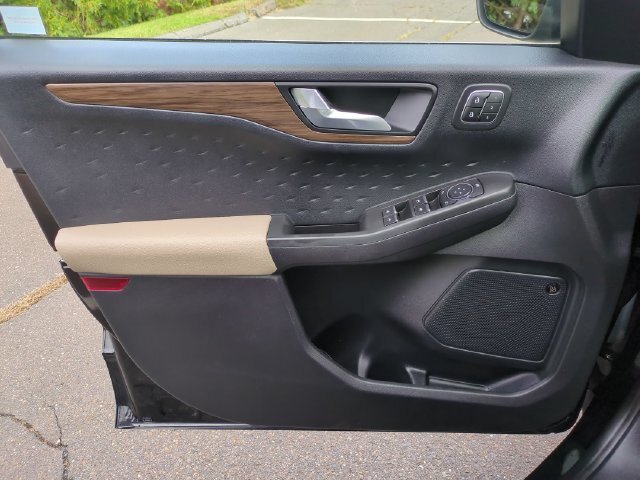 Certified 2020 Ford Escape Titanium AWD/4WD image 11