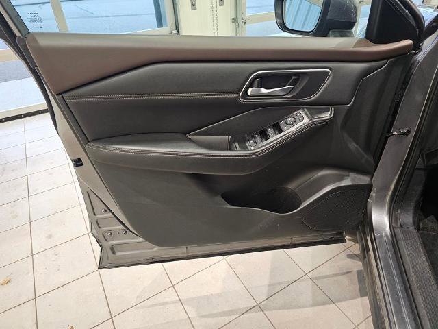 Used 2021 Nissan Rogue SV w/ Premium Package image 10