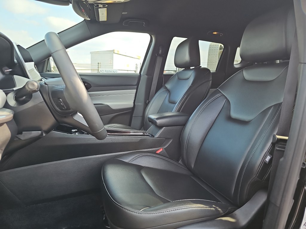 Used 2025 Jeep Compass Limited AWD/4WD image 14