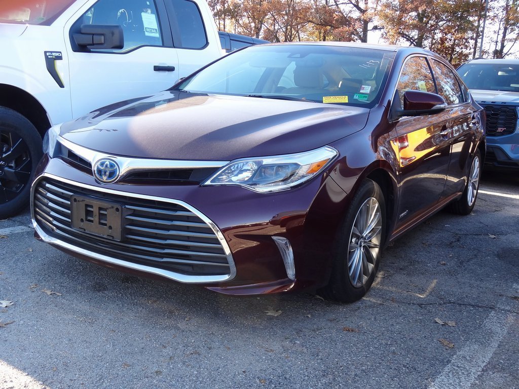 Used 2018 Toyota Avalon Limited image 3