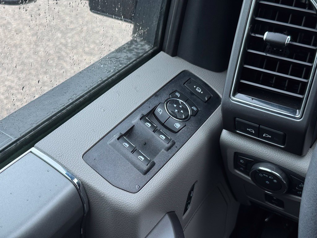 Certified 2022 Ford F250 XLT w/ XLT Premium Package AWD/4WD image 38