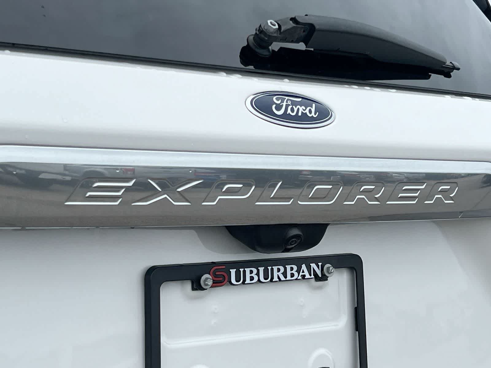 Certified 2023 Ford Explorer Platinum w/ Technology Package AWD/4WD image 12