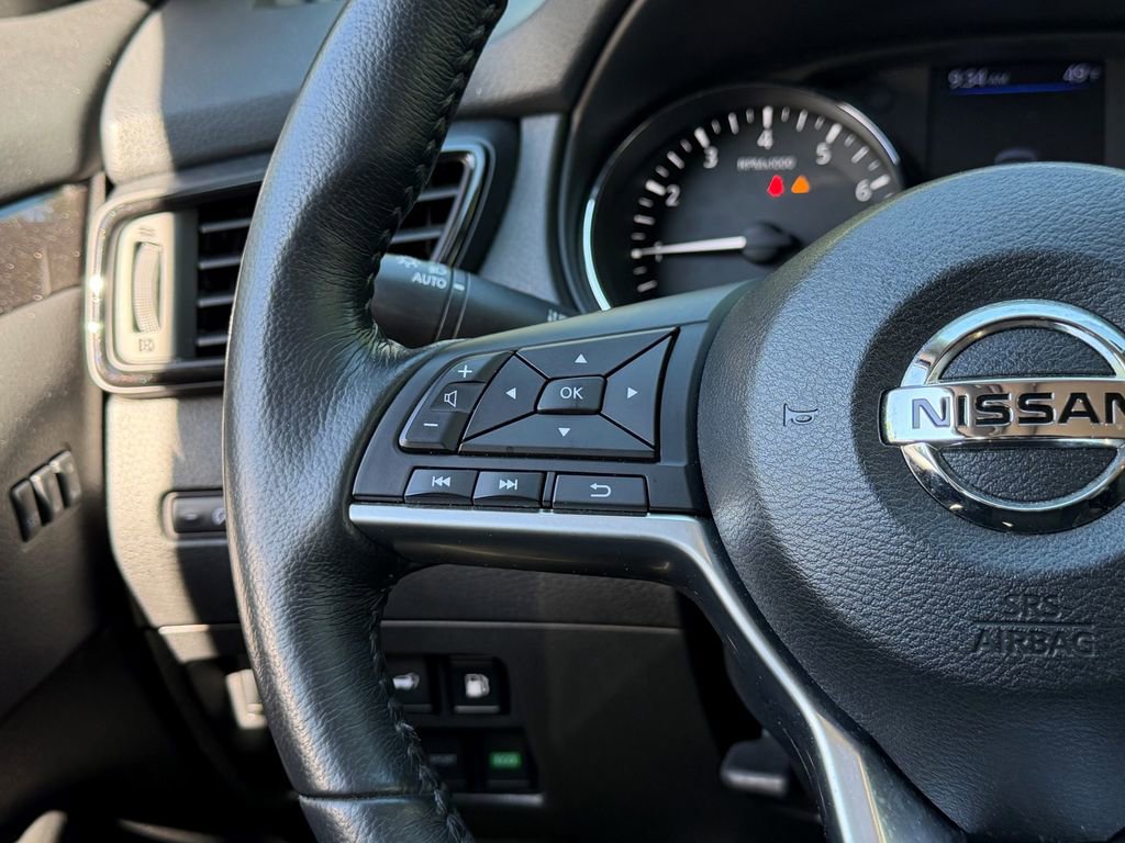 Used 2018 Nissan Rogue SV w/ Premium Package AWD/4WD image 28