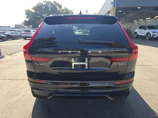 Used 2025 Volvo XC60 B5 Plus image 5