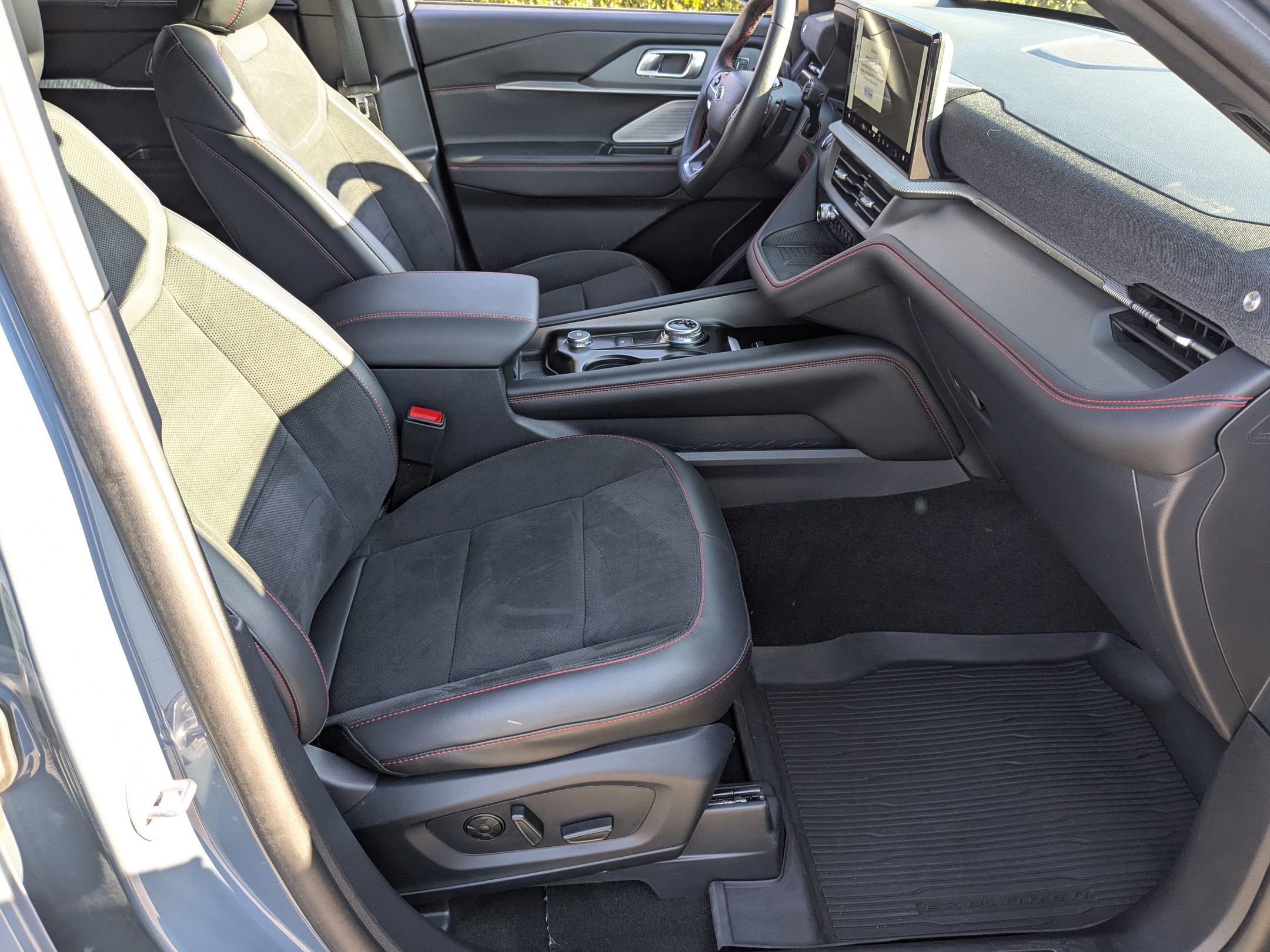 Certified 2025 Ford Explorer ST image 44