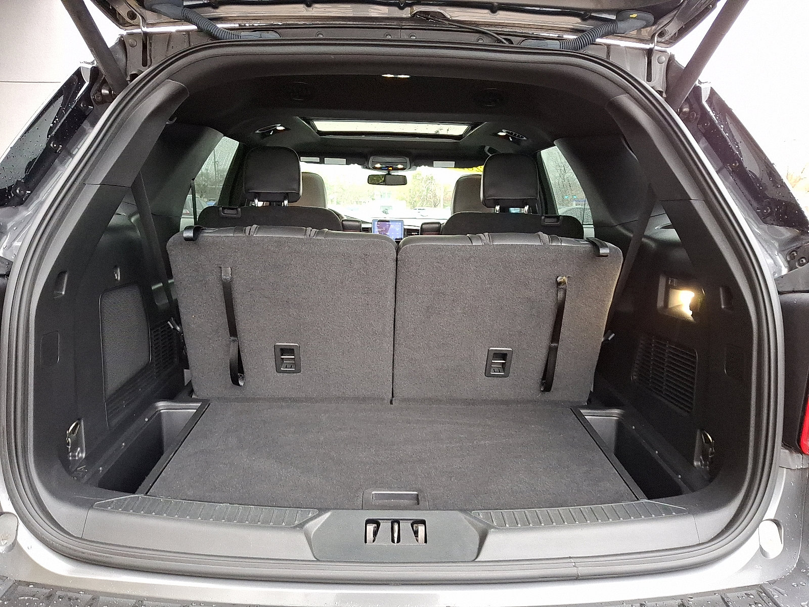 Certified 2022 Ford Explorer ST-Line w/ Class IV Trailer Tow Package image 29