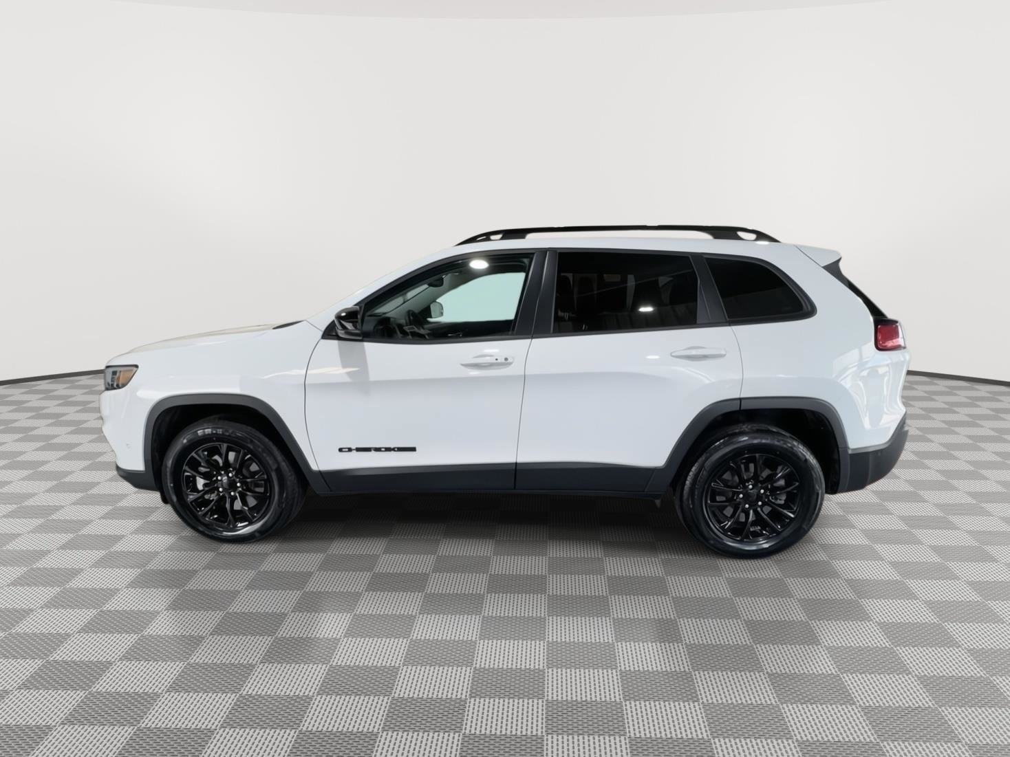 Used 2023 Jeep Cherokee Altitude Lux AWD/4WD image 2