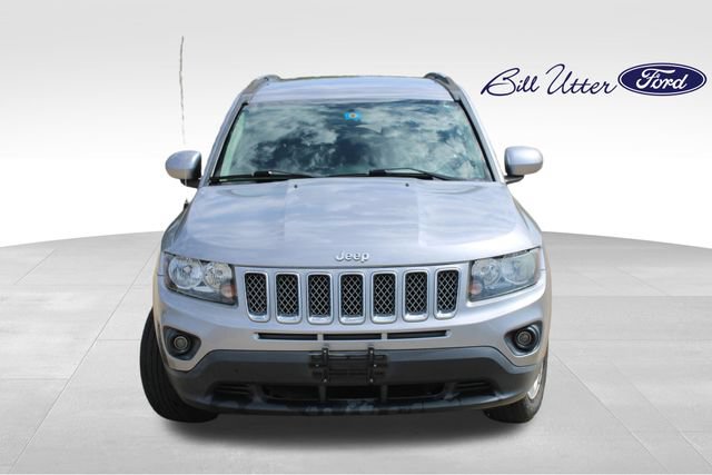 Used 2017 Jeep Compass Latitude FWD video 2